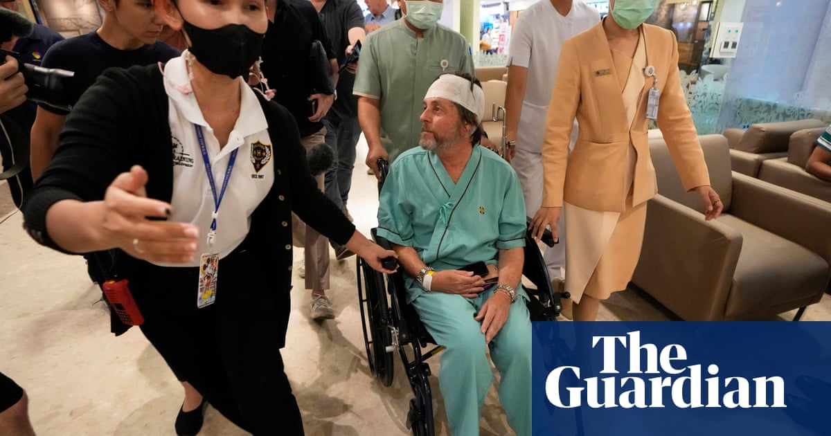Australian in intensive care with severe spinal injury after ‘horrifying’ Singapore flight, husband says Australian in intensive care with severe spinal injury after ‘horrifying’ Singapore flight, husband says