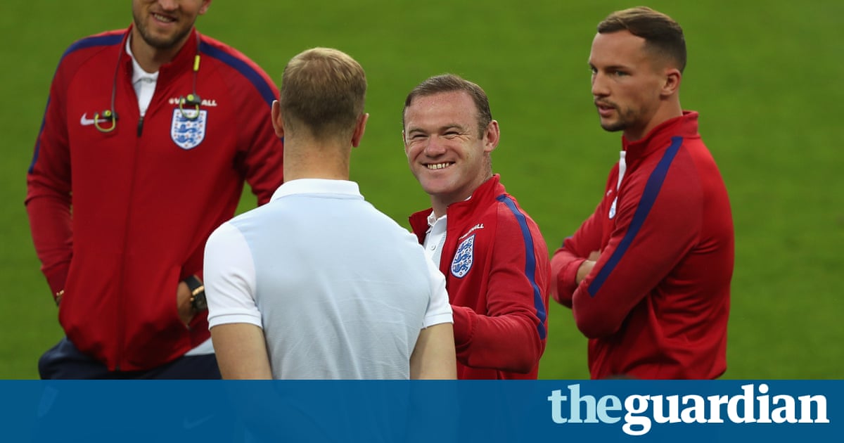 Gareth Southgate's call reassures Wayne Rooney on England captaincy