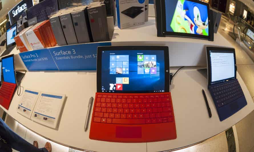Windows 10 Sends Identifiable Data To Microsoft Despite Privacy Settings Windows 10 The Guardian