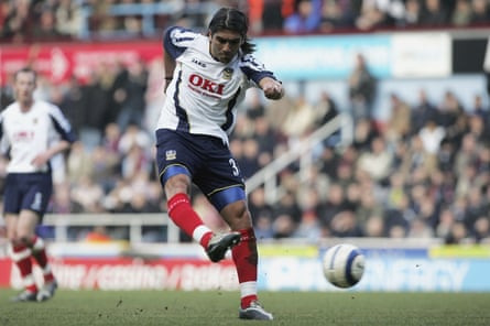 Pedro Mendes scores Portsmouth’s third goal against West Ham at Upton Park in 2006.
