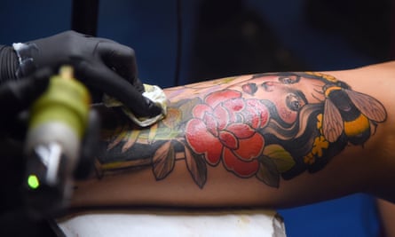 tatuador trabajando en barcelona