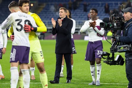 Darren Fletcher applauds the Manchester United fans after the draw at Burnley