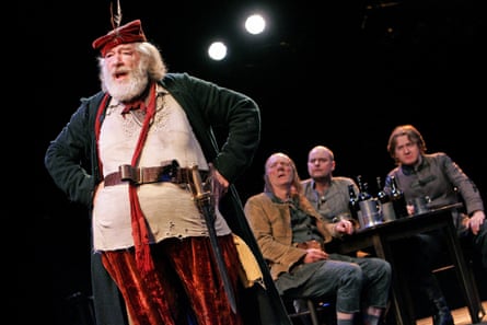 Michael Gambon sebagai Falstaff di Henry IV Bagian I.