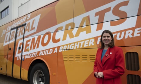 o Swinson stands in front of the party’s campaign bus