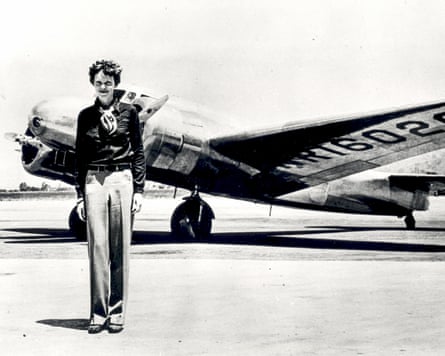 Amelia Earhart standing in front of an Lockheed Electra plane