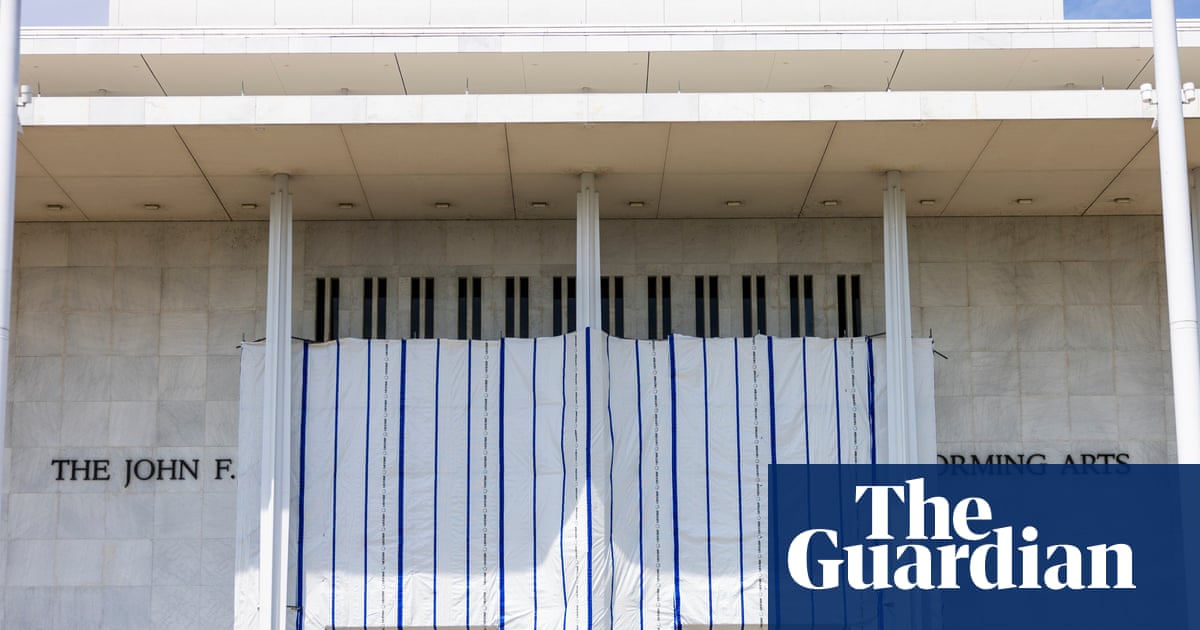 Judge orders Trump administration to explain tarp obscuring Kennedy Center