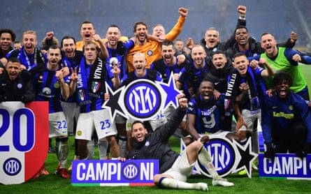 Inter players celebrate winning their 20th Serie A title after the match.