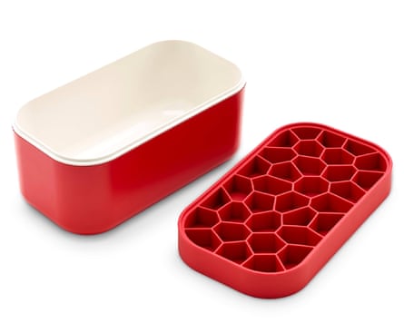Lékué Ice Cube Box in red