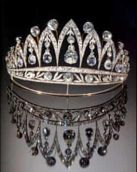 Un turbante di diamanti di proprietà di Mary-Jose.