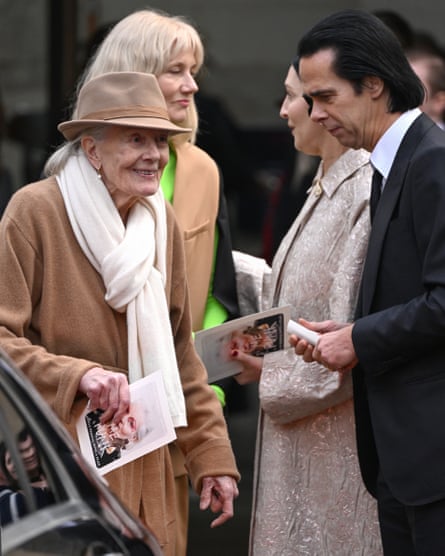 (De gauche à droite) Vanessa Redgrave, Joely Richardson et Nick Cave quittent le service commémoratif