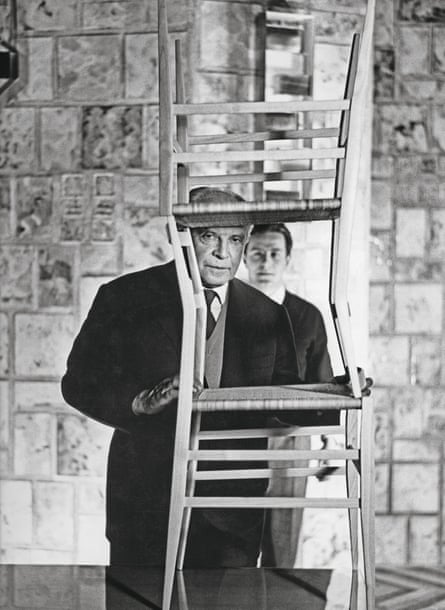 Ponti with his son Giulio and two Superleggera chairs, New York, 1958.