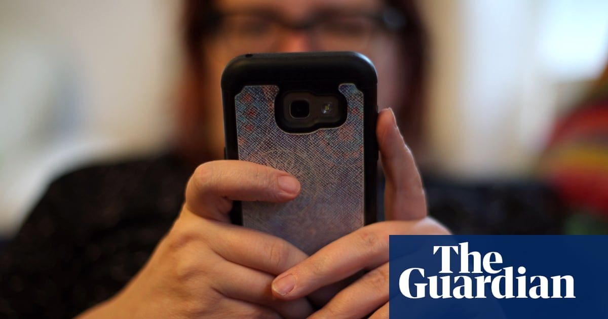 Hi mum!' The simple WhatsApp text scam costing parents and friends dear