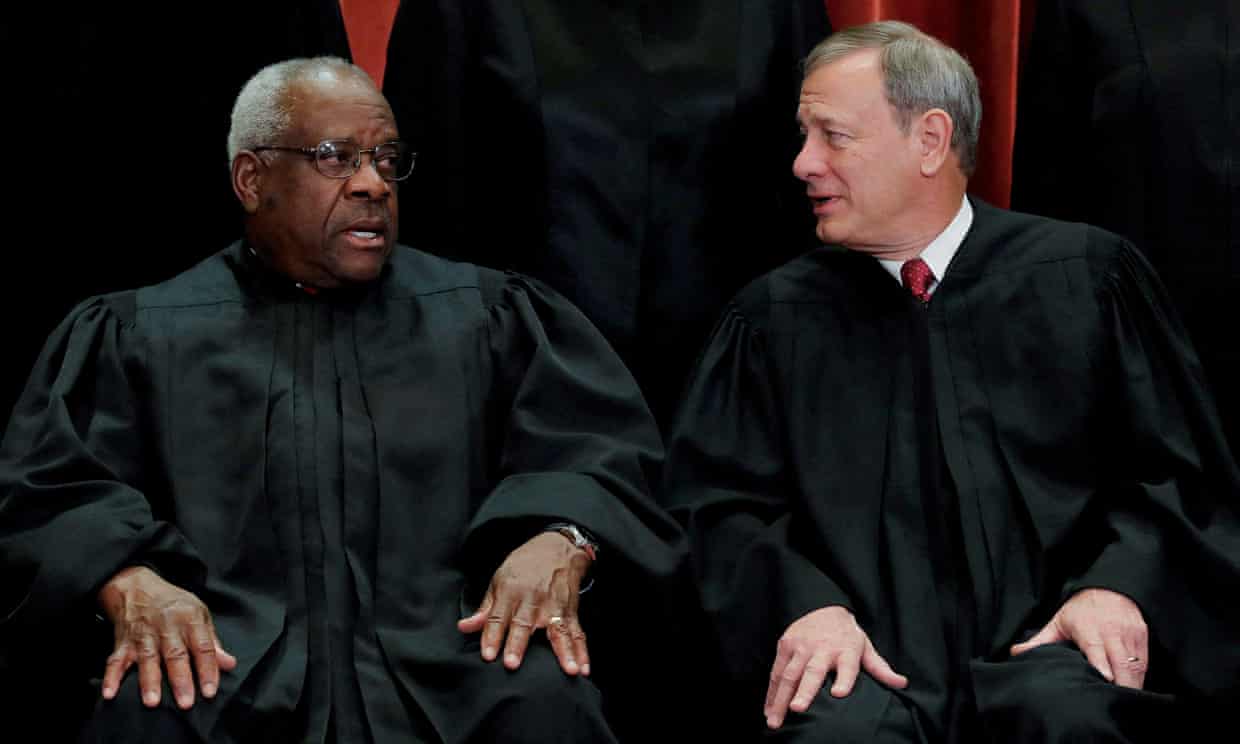 Chief justice urged to make Alito and Thomas step aside in megadonor cases (theguardian.com)