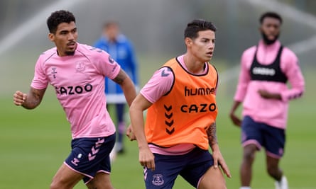 James Rodríguez (right) and Allan train in preparation for their Everton debuts.