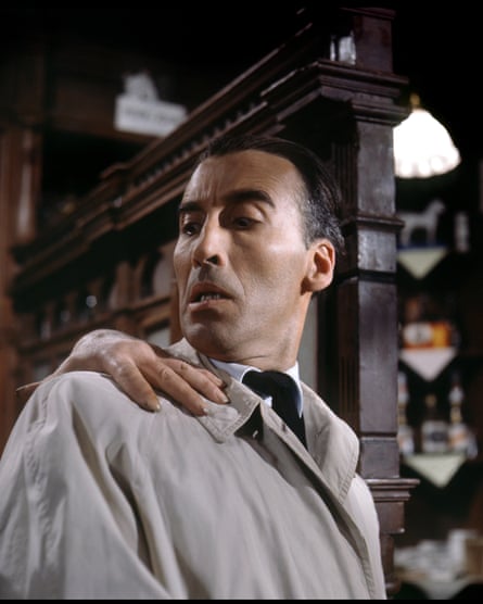 Retour glorieux du film d'horreur "Amicus", concentré et percutant | Cinéma 1 The hand of film history on his shoulder … Christopher Lee in Dr Terror’s House of Horrors.