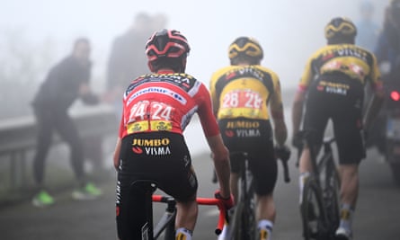 Primoz Roglic climbs to Vuelta stage 17 win as Vingegaard cuts gap to Kuss  | Vuelta a Espa?a | The Guardian