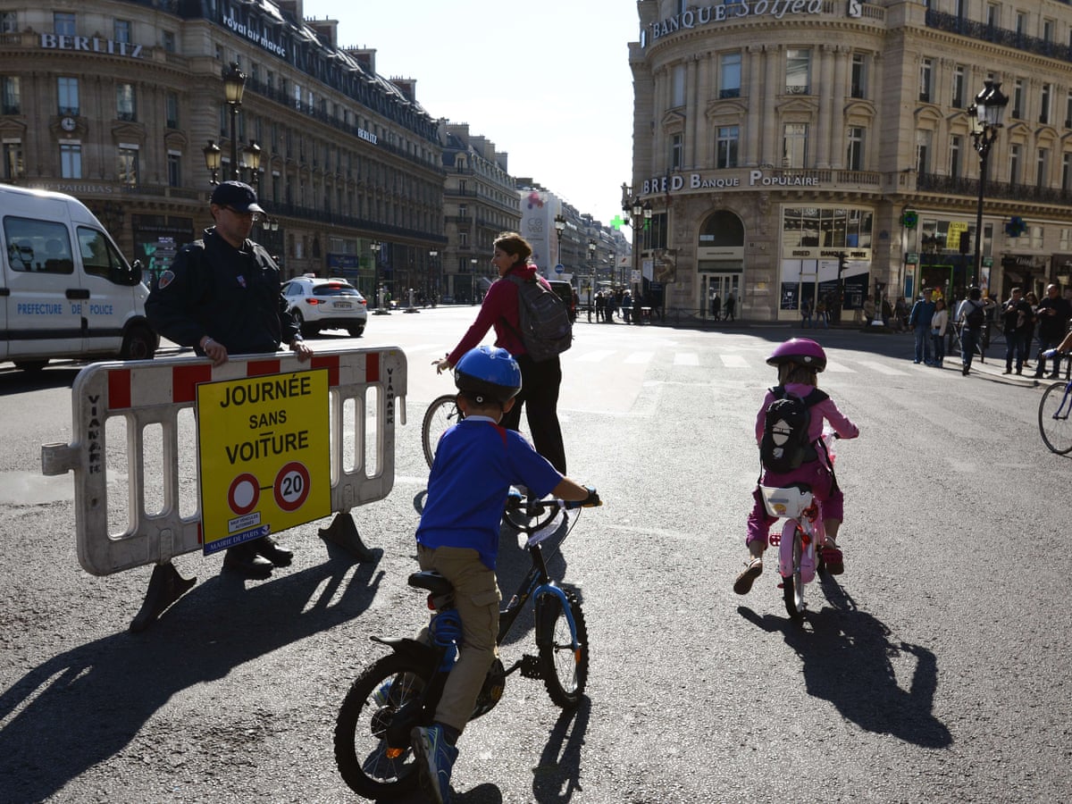 Paris S First Attempt At Car Free Day Brings Big Drop In Air And Noise Pollution Paris The Guardian Paris Car Free Day 2022