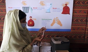 Covid: UK records 44,932 new cases and 145 deaths; US set to partly lift travel restrictions – as it happened 8 A health worker prepares a Pfizer COVID-19 vaccine at a vaccination center in Islamabad, Pakistan.