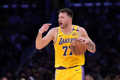 Luka Dončić ký hợp đồng gia hạn tối đa 165 triệu đô la để ở lại LA Lakers đến năm 2028 | Luka Dončić | The Guardian