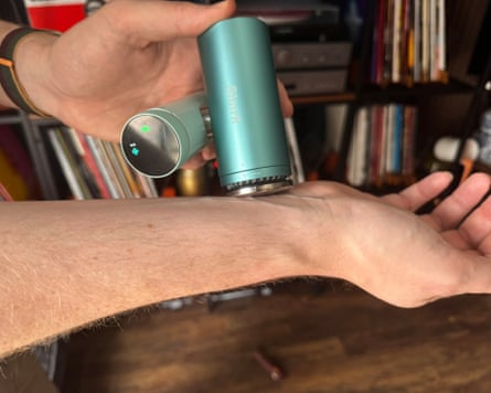Alan Martin tests the cold plate on the Shark ChillPill.
