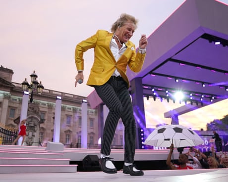 Aqua lungs: how Rod Stewart’s underwater swimming may help his singing