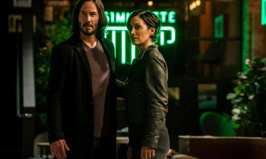 Keanu Reeves and Carrie-Anne Moss in Matrix Resurrections