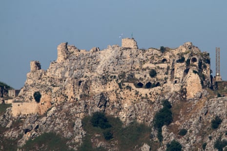 An Israeli flag on Beaufort Castle seen from a distance.