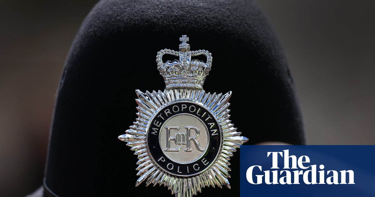Met police face independent inquiry over fears 300 recruits not properly vetted