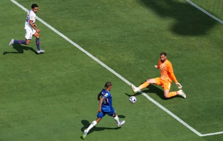 João Pedro scores Chelaea’s third goal in their 3-0 win.