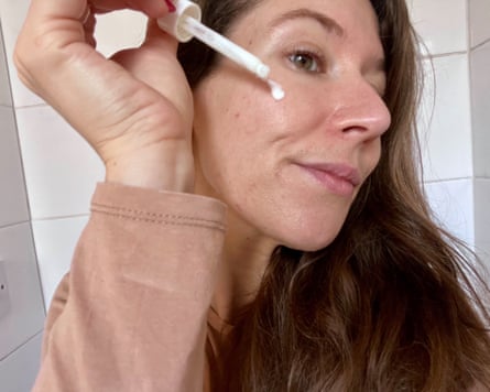 Simple 10% vitamins C + E + F Glow+ serum