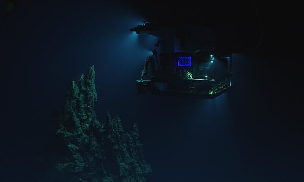 The remotely operated vehicle Deep Discoverer surveying a 14m hydrothermal chimney.
