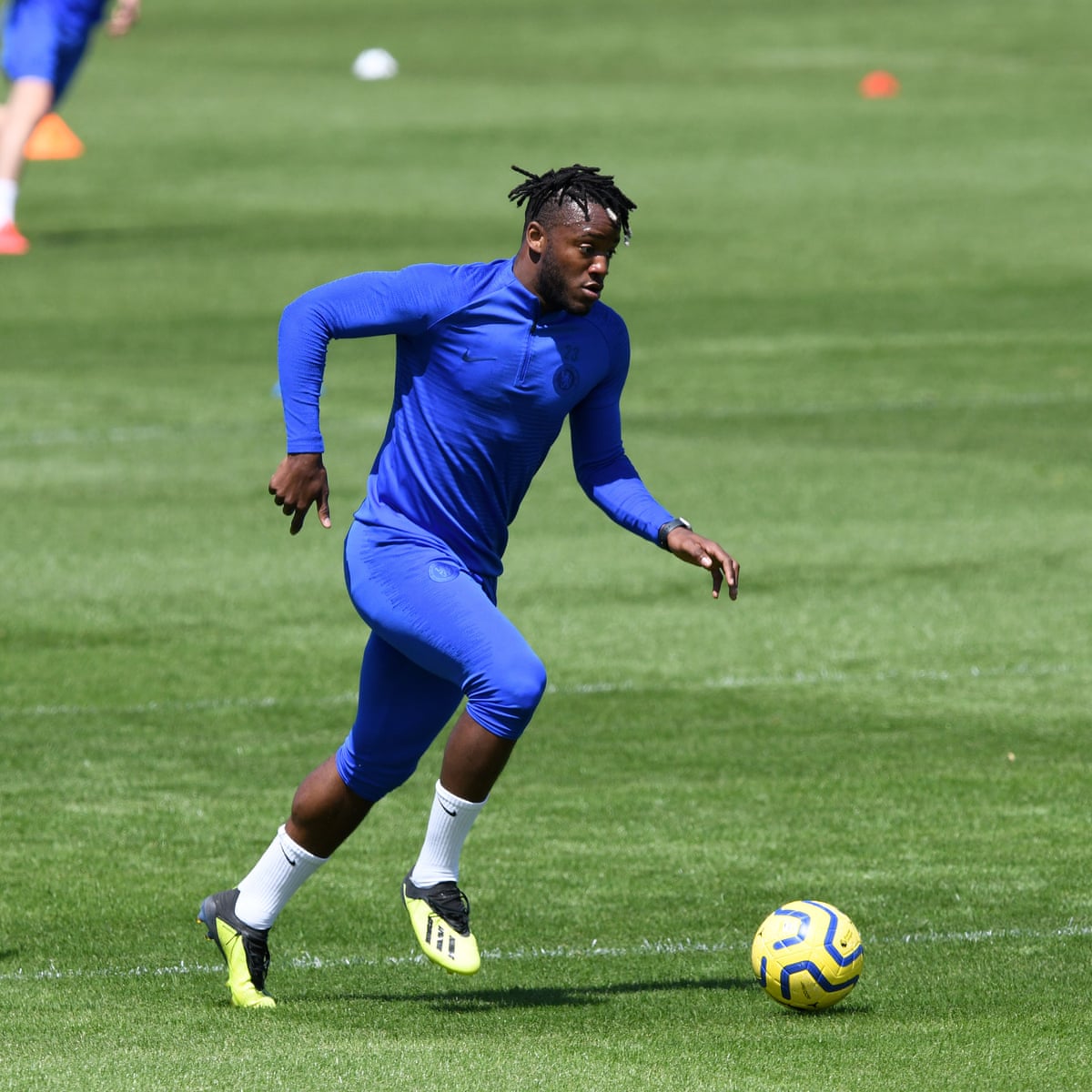 Chelsea S Batshuayi Poised For Palace Loan While Everton Hold Tomori Talks Football The Guardian