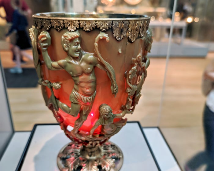 ‘It’s magic’: scientists rediscover how to make ancient Roman colour-changing glass