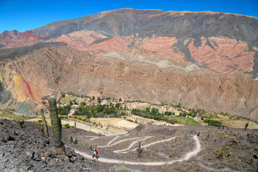 Layers of coloured rock above Quebrada da Incahuasi