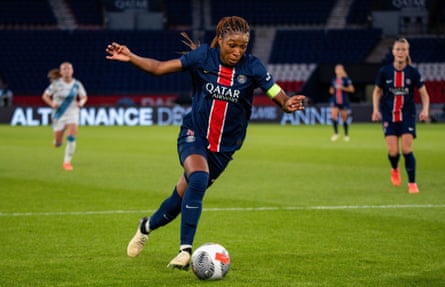 Geyoro runs with the ball for Paris Saint-Germain against Paris FC