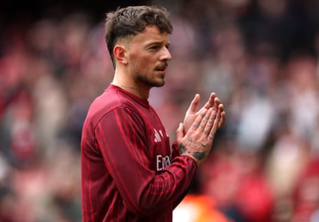 Ben White applauds fans ahead of Arsenal v Bournemouth