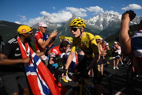 Jumbo-Visma’s Danish rider, the reigning Tour de France champion Jonas Vingegaard, retains his slender lead over two-times winner Tadej Pogacar going into stage 16.