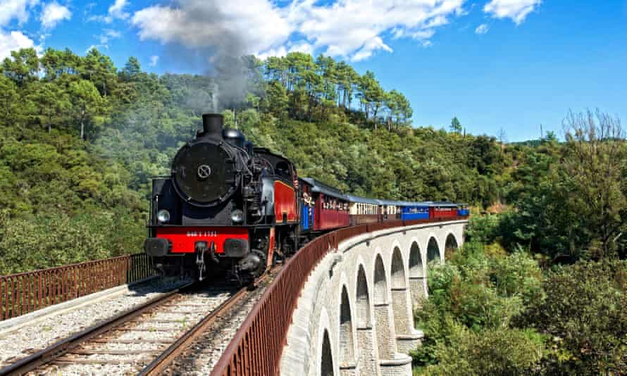 A steam train runs to Saint-Jean-du-Gard.