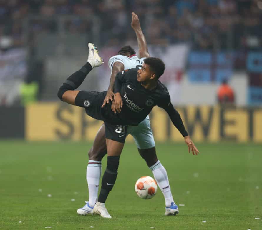 Eintracht Frankfurt v West Ham: Europa League semi-final, second leg – live! | Europa League 5 Michail Antonio battles with Ansgar Knauff.