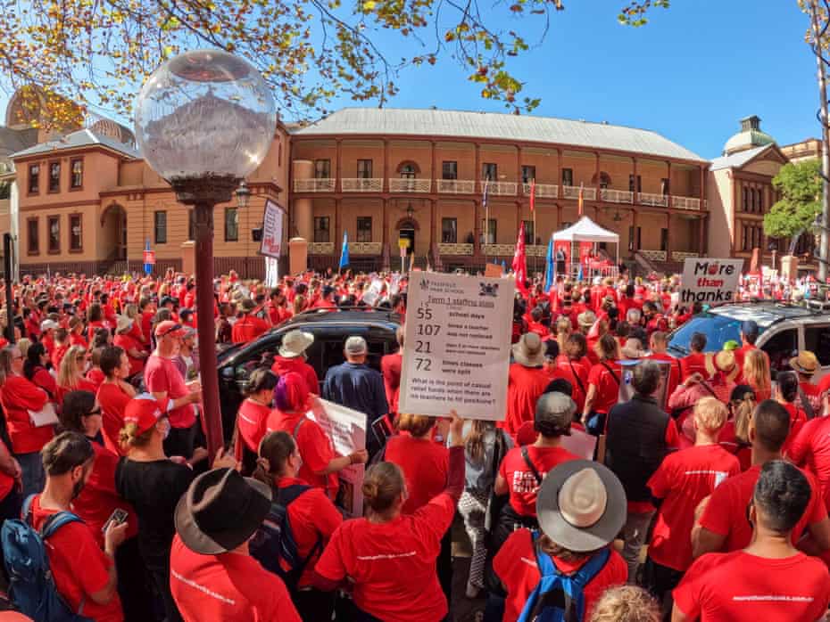 teachers protesting outside NSW parliament house