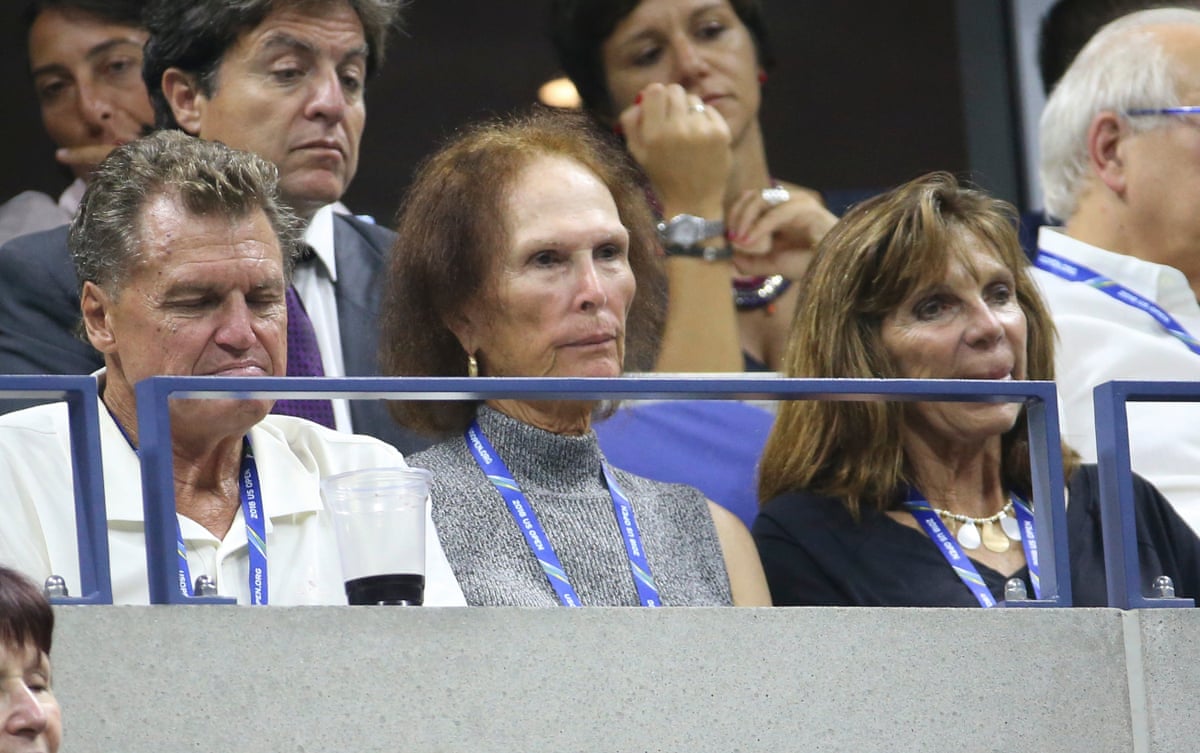 Renée Richards, center, attends the 2018 US Open.