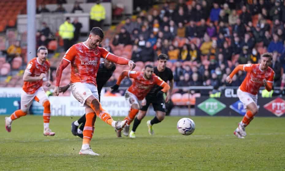 Gary Madine scores from the penalty spot to earn Blackpool a 1-0 win against Hull