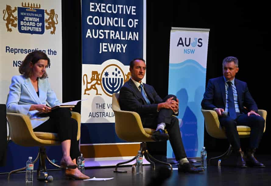 (L-R) Independent candidate for Wentworth Allegra Spender, Liberal member for Wentworth Dave Sharma and Labor member for Kingsford Smith, Matt Thistlethwaite, during a federal election forum on 8 May that addressed issues of concern to the NSW Jewish community.