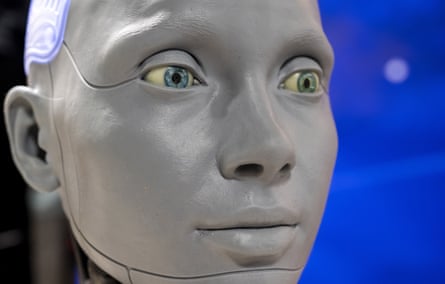Um robô humanóide na cúpula AI for Good em Genebra no início de julho.