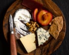 Come creare il cheeseboard perfetto per le feste: consigli di esperti e guide pratiche