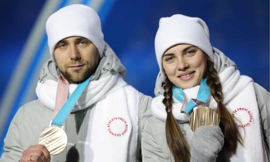 Aleksander Krushelnitckiy and Anastasia Bryzgalova with the bronze medals they won in Pyeongchang as a couple.