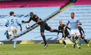 Issa Diop of West Ham United misses a last minute header.