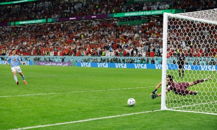 Pablo Sarabia's penalty comes back off the post.