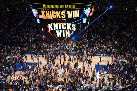 people observe wrong an arena