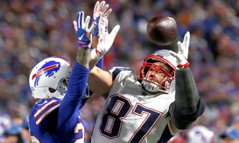 Patriots pull clear of Bills late on to maintain winning NFL run